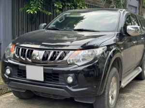 Xe Mitsubishi Triton 4x2 AT 2019